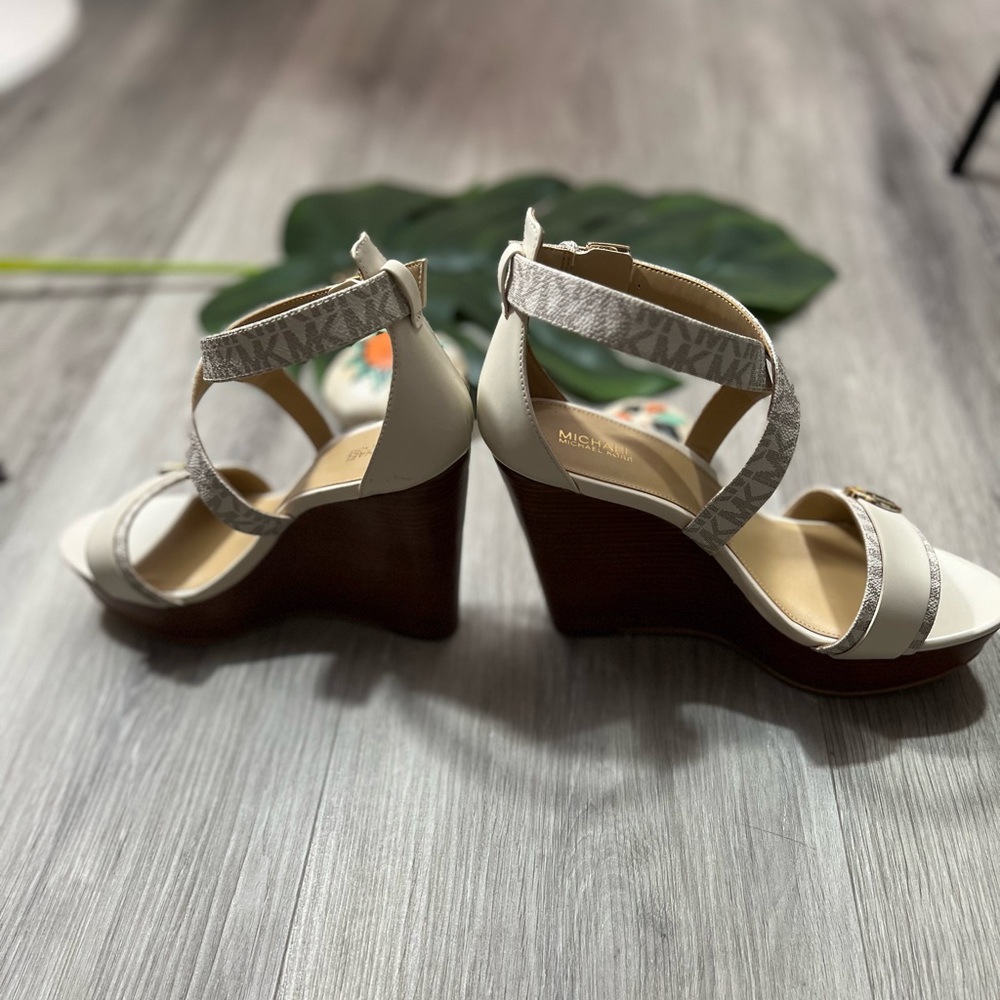Michael Kors Carmen Logo Faux Leather Wedge Sandal ✨brand new✨No box - Picture 6 of 8